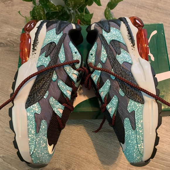 cell alien space punk